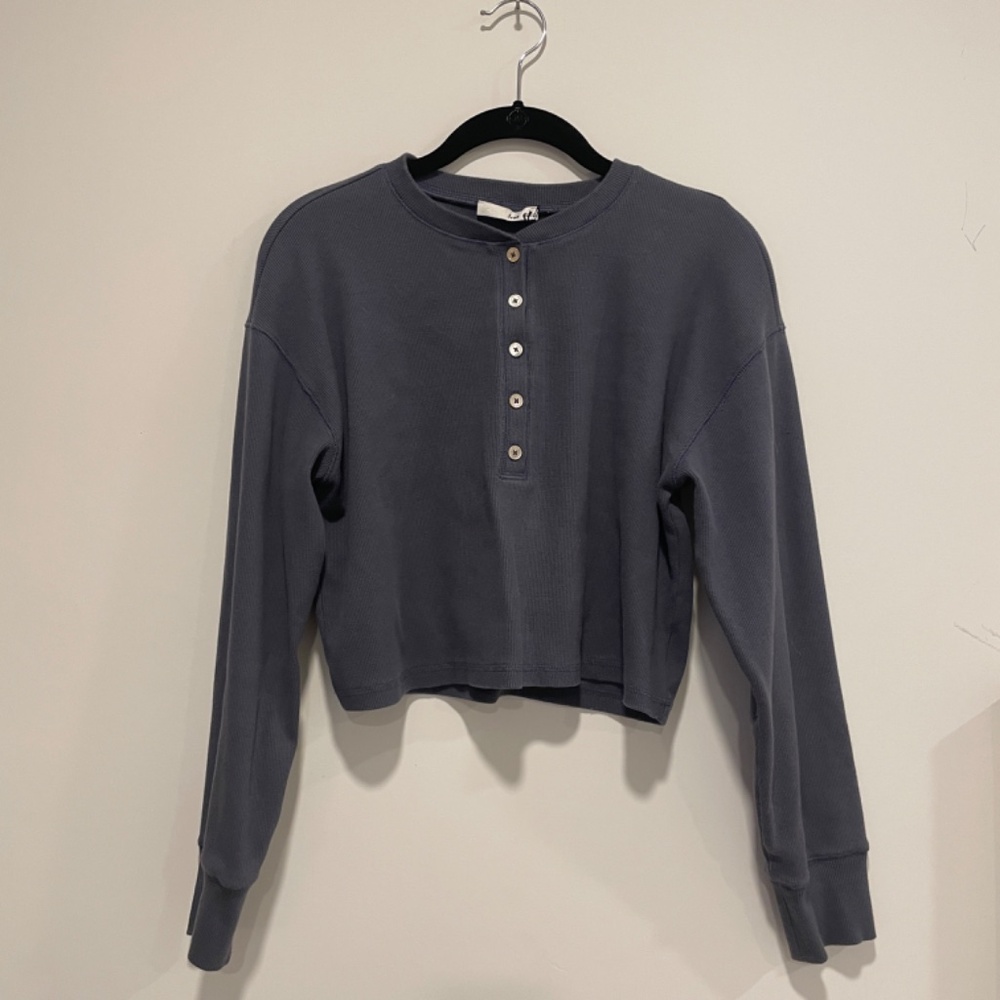 Aritzia Long Sleeve Henley Top in Charcoal Gray